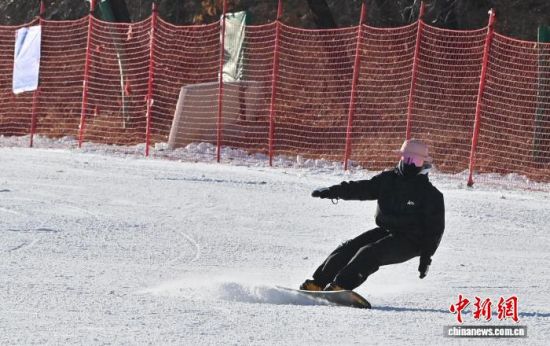 11��21�����L(zh��ng)��ɏ��ɽ��ѩ��(ch��ng)�_(k��i)�壬����ѩ��(��i)�����w�(y��n)�������� �z