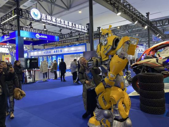 ��������c�����b��ġ����S�䡱��Ӱ������ �z