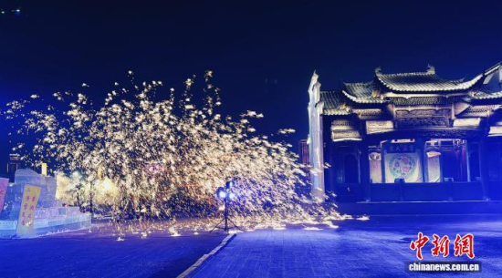 �����д����ϵ���Ļ��w�(y��n)��(ch��ng)������ʯ���� �z