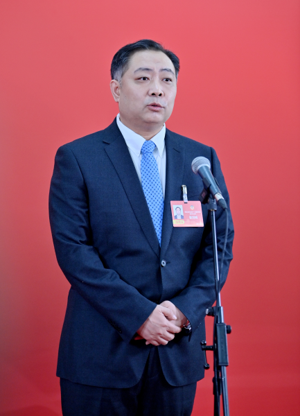 1��26�գ������f(xi��)����ʡ��ʮ����ί�T��(hu��)���ĴΕ�(hu��)�hί�Tͨ���ϣ��ބ���ش�ӛ���ᆖ�� ���� �z