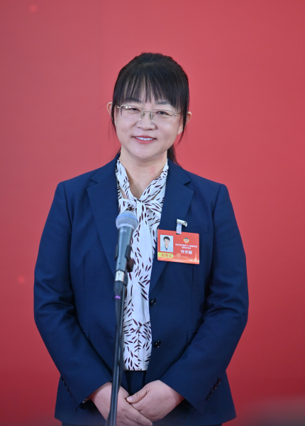 1��26���������f(xi��)����ʡ��ʮ����ί�T��(hu��)���ĴΕ�(hu��)�hί�Tͨ�������S�����ش�ӛ���ᆖ(w��n)�� ���� �z