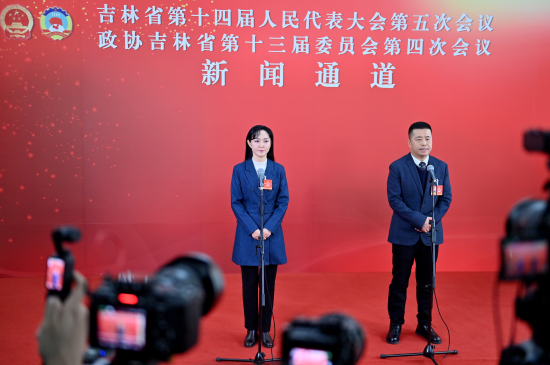 1��26���������f(xi��)����ʡ��ʮ����ί�T��(hu��)���ĴΕ�(hu��)�hί�Tͨ���ϣ��u�B��(��һ)�ش�ӛ���ᆖ�� ���� �z