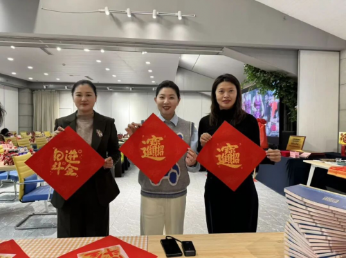 �쁆��(��һ)���O�(�Ҷ�)���(d��ng)�F(xi��n)��(ch��ng)��Ӱ