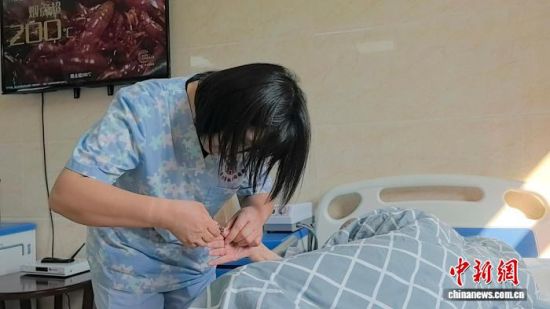 ���������ڽo���˼�ָ����ʯ���� �z