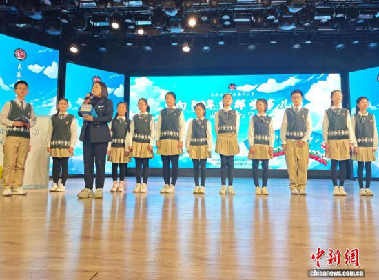 ͬ�W(xu��)������Ʒ����ٛ�o�W(xu��)У��ԓУ��У�L�ڄP��ͬ�W(xu��)�����Z���T���� �z